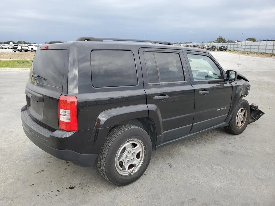 Tanque de combustible usado se adapta a: Jeep Patriot 2013 tracción delantera grado A Foto 3 de 4