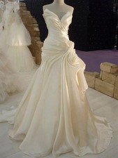 Ruched Satin Wedding Dress Sweetheart Neck Elegant Crystals Beaded Customized