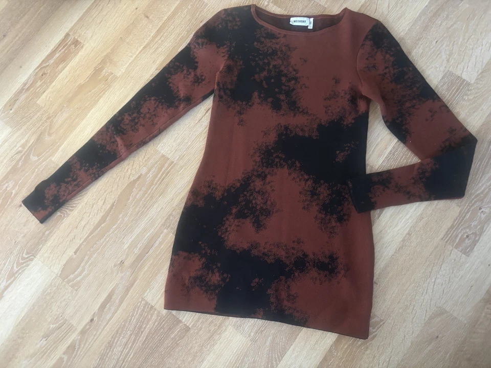 WEEKDAY: NEUER Strickpulli in Größe M, Langarm: Schwarz-Rost ***** - Bild 4 von 4