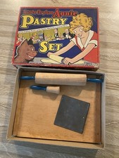 VINTAGE 1930'S LITTLE ORPHAN ANNIE PASTRY SET TRANSOGRAM  Bonus Items   