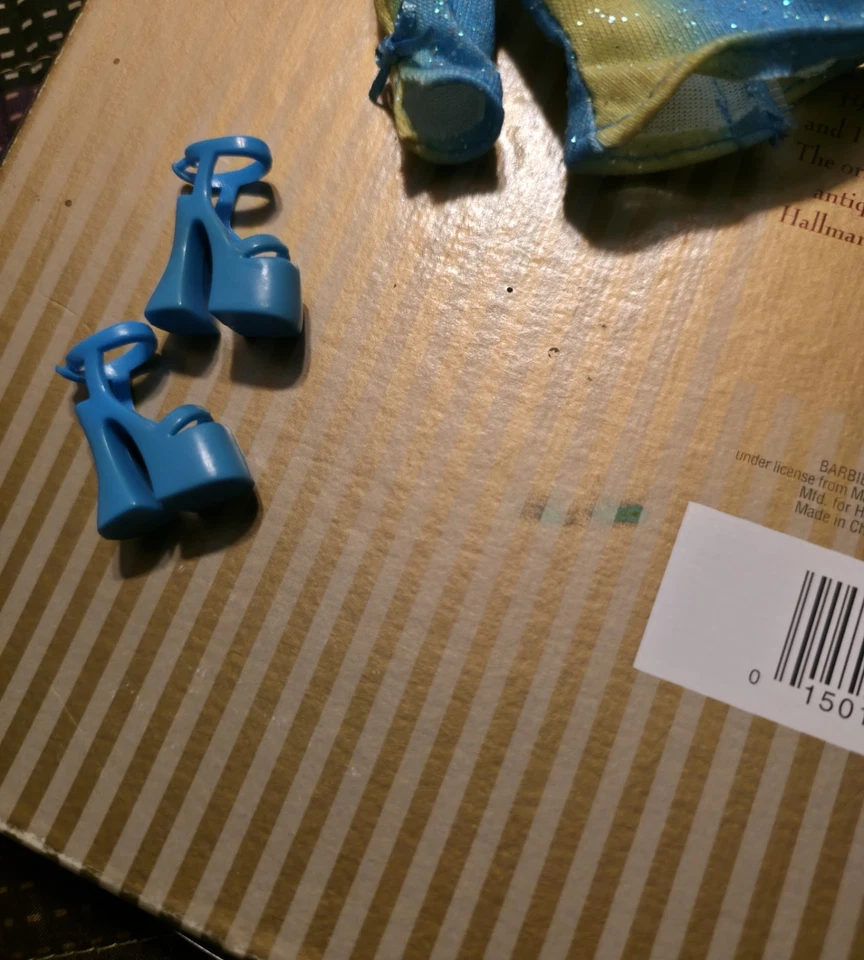 Ropa hecha a mano única en su clase para Barbie, vestido de encaje, sombrero a juego, zapatos. Sin muñeca. Foto 2 de 4