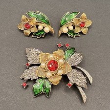 VTG Avon Christmas Holiday Poinsettia Brooch  Clip On Earrings Gold Silver Tone