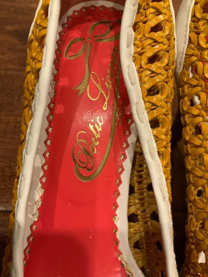 Poetic License Prickly Pear Brown Wicker Heels W/White Flowers, Size 6.5 (US) - Image 4 of 4