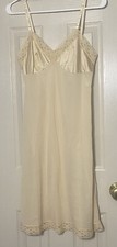 Vanity Fair 80s Vtg Beige Nylon Full Slip Gown Lace Trim Bodice Sz 34 Small 22