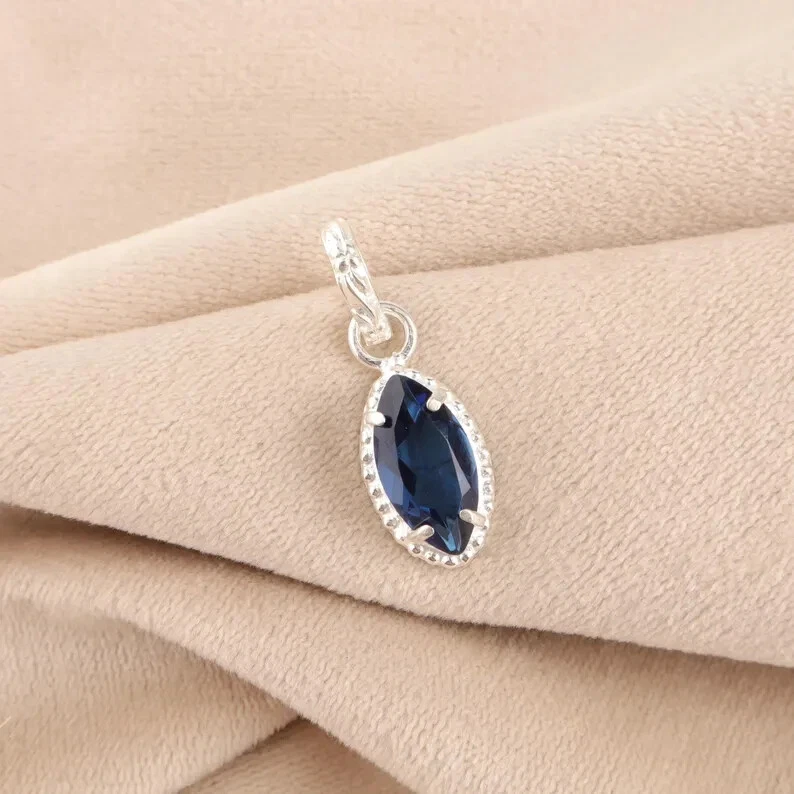 Colgante de plata esterlina 925 con piedras preciosas de topacio azul de Londres hecho a mano para, Foto 3 de 4