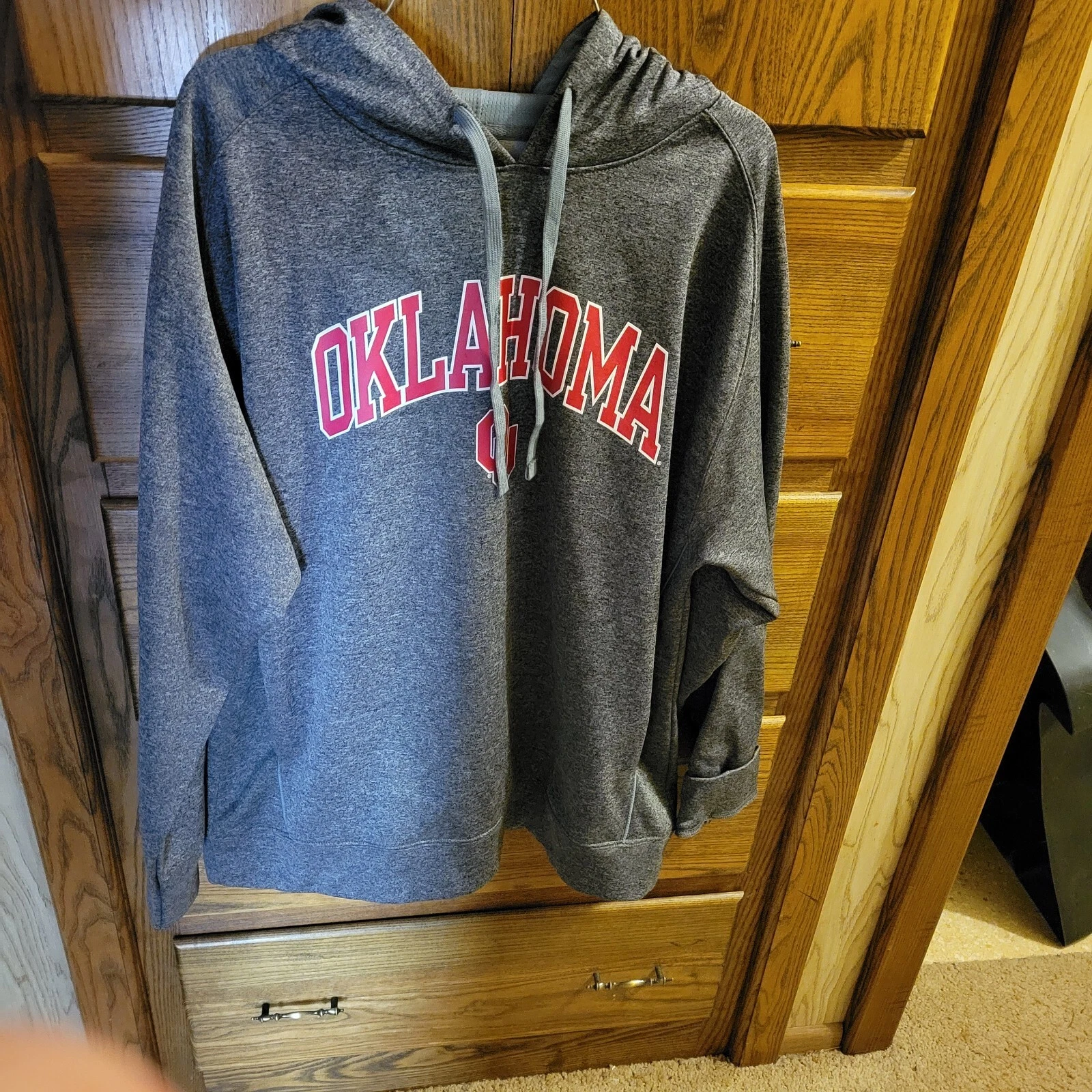 VETEMENTS Oklahoma Sooners Pullover Felpa con Cappuccio Taglia Large Abbigliamento Cavalieri Grigio