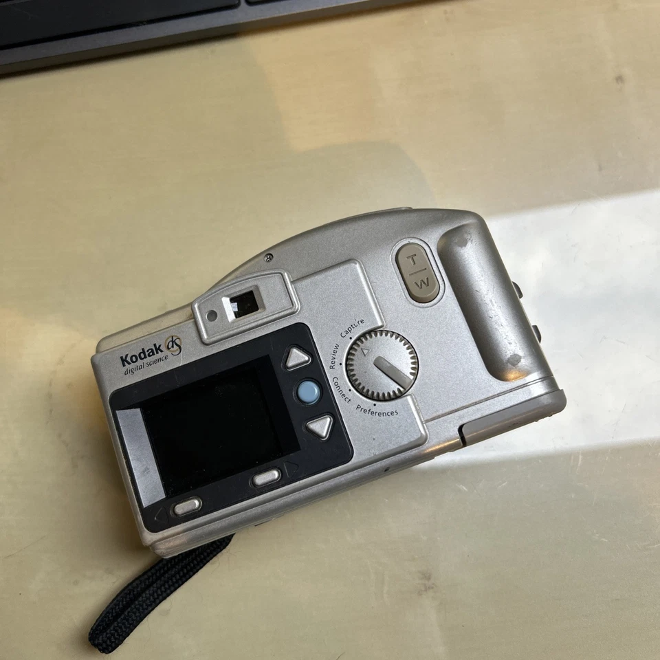 Kodak DC210 Digital Compact Camera 2x Zoom.UNTESTED Sold As Seen  - Image 2 of 4