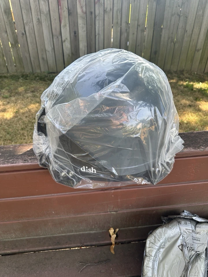 Dish KING | tailgaterANTENA DE TV SATELITAL AUTOMÁTICA PORTÁTIL Foto 2 de 3