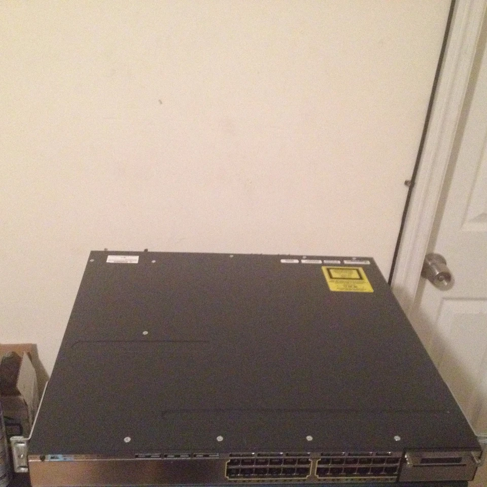 Cisco Catalyst WS-C3750X-24T-S 24-Ports Gigabit NetWork Switch - Image 2 of 4