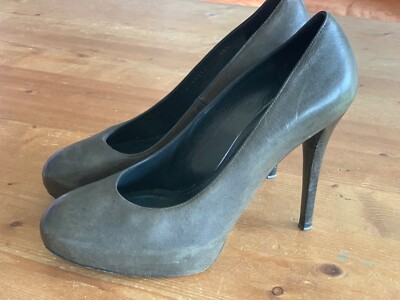 Wunderschöne Rauch/grau-grüne (charcoal) Plateau Pumps von Stuart Weitzmann 38,5