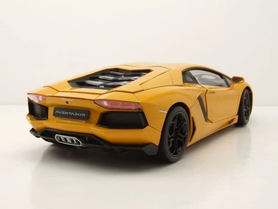 Lamborghini Aventador LP700-4 2011 Amarillo Metálico Modelo De Coche 1:18 Welly - Imagen 2 de 4