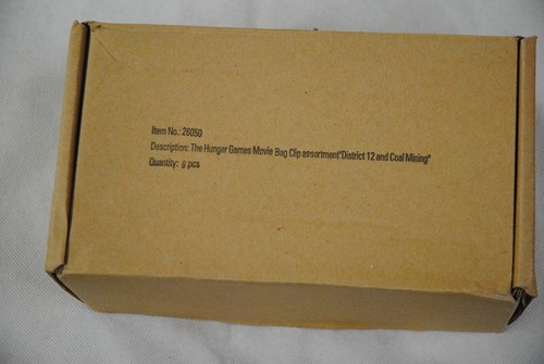 HUNGER GAMES COAL MINING & DISTRICT 12 BAG CLIPS x 8 NEW OFFICIAL MOVIE FILM - Imagen 3 de 7