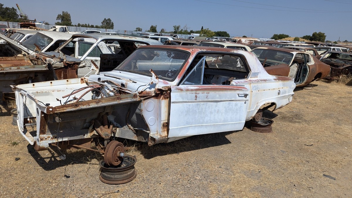 1963 DODGE DART 2DR MISCELLANEOUS NUTS AND BOLTS PARTING OUT