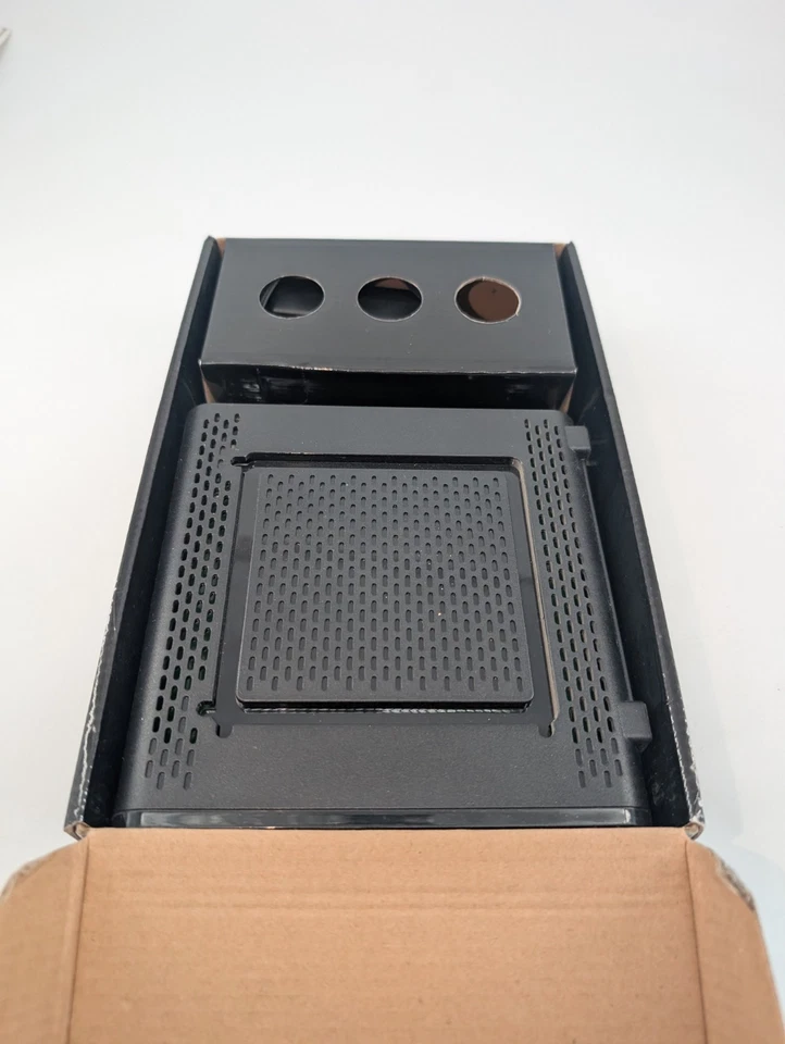 Motorola SBG6580-G228 SURFboard Black 4 LAN Ports DOCSIS3.0 Wi-Fi Modem & Router - Image 2 of 3