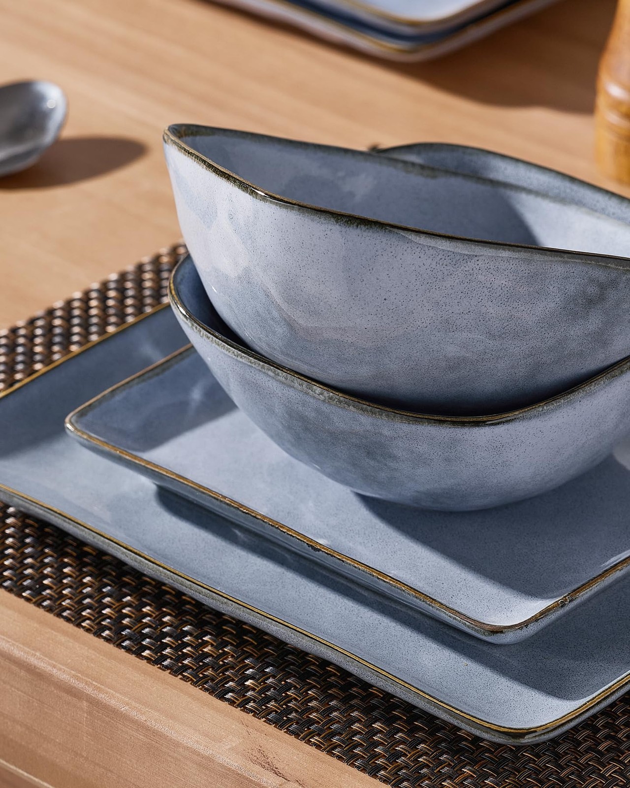 Famiware Dinnerware Sets for 4, Ocean Square 12-Piece Kitchen Plates and Bowls