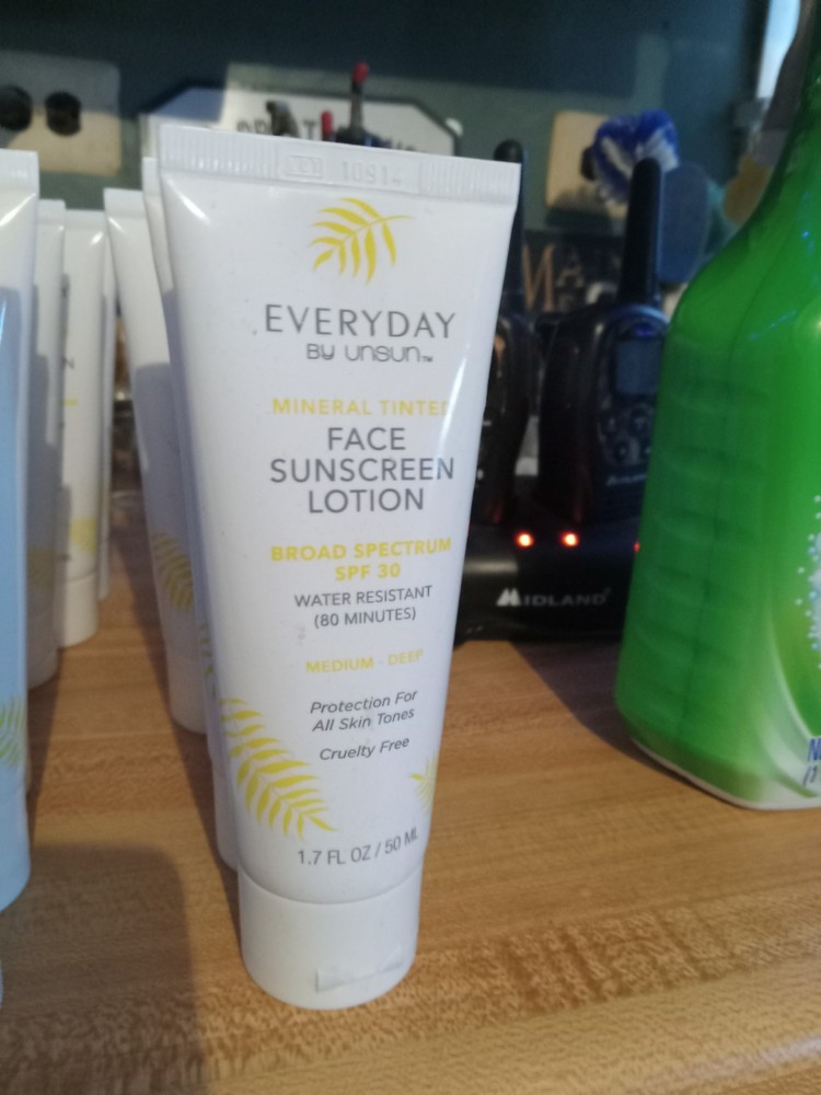 Mineral Tinted Face Sunscreen SPF 30 Med Deep 50mL Daily Defense