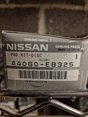 GENUINE NEW NISSAN PATHFINDER D40 R51M 2005 - 2009 REAR BRAKE PADS 44060EB325