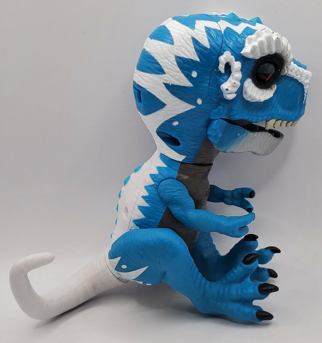 Dinosaur T Rex Fingerling Walmart WooWee Fingerlings Untamed