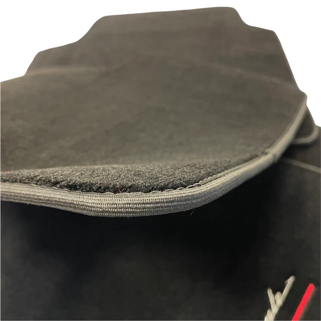 Alfombrillas para Alfa Romeo Giulia 2015-2021 Perfomante alfombra negra a medida Foto 3 de 4