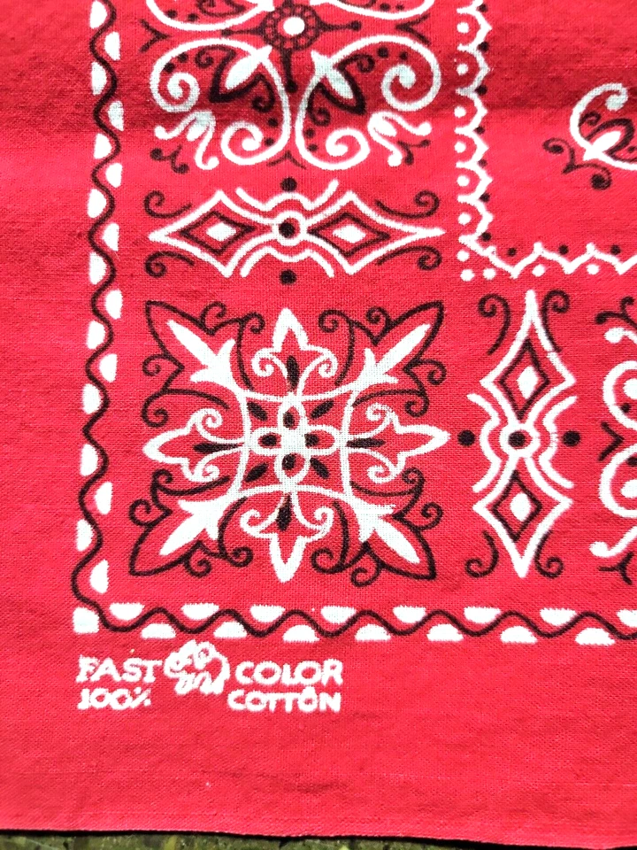 Bandana de Colección Color Rápido Rojo Tronco Ribete Algodón EE. UU. 20 Yellowstone Foto 2 de 4