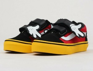 mickey mouse hugs vans