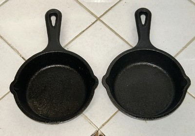 TWO Lodge USA LMS 3.5  Cast Iron Mini Skillets Frying Pans Two Pour Spouts