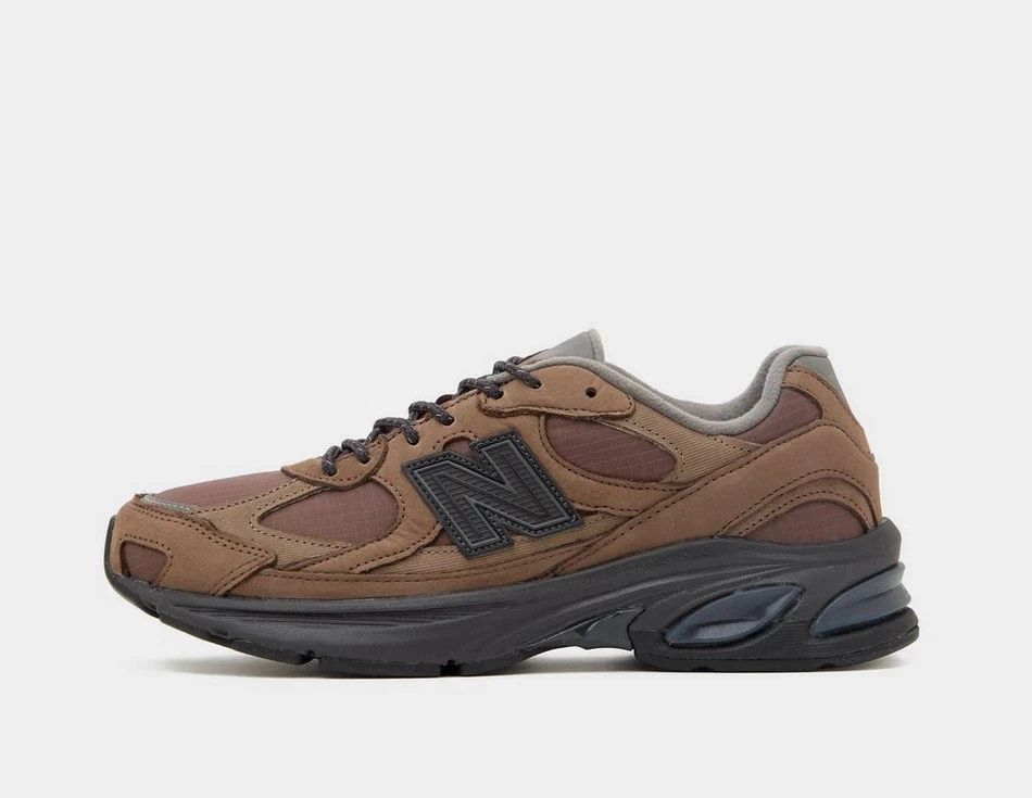 New Balance ABZORB 2010 Trainers Men's Shoes in Brown