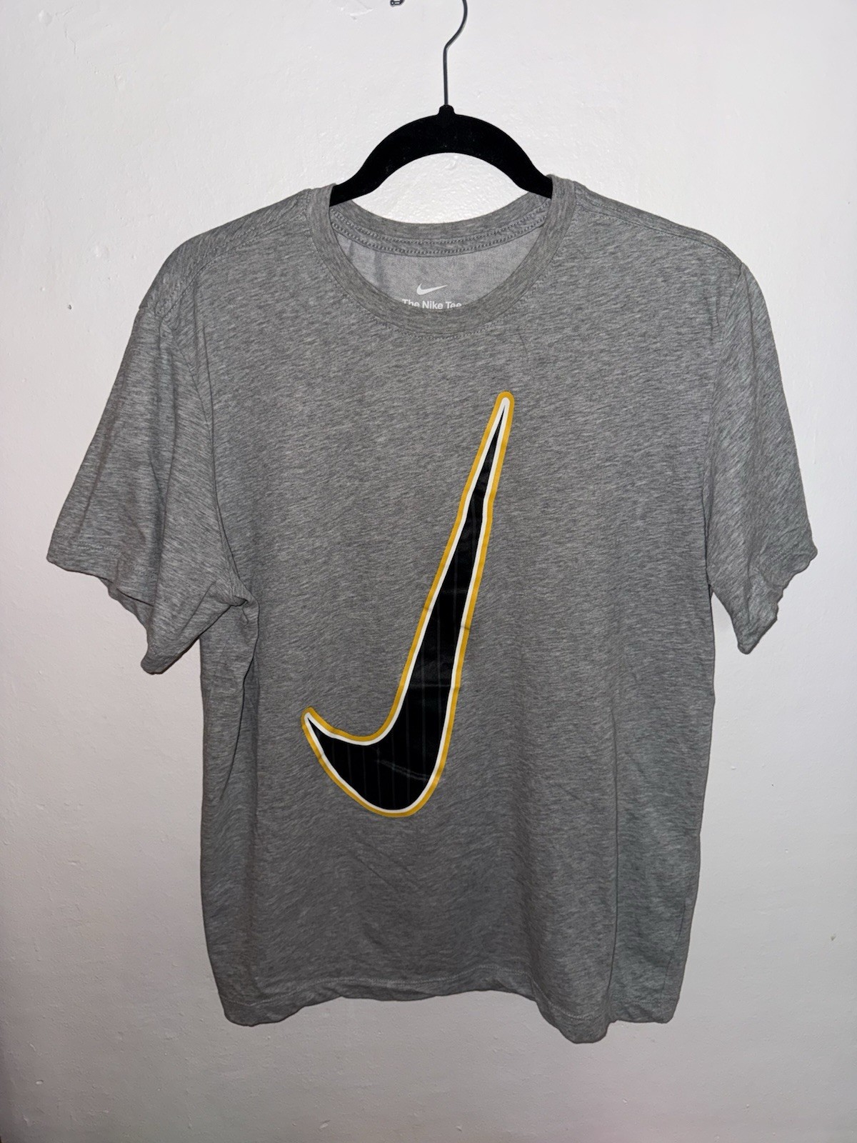 Nike Men's Gray The Nike Tee Dri-FIT Graphic Print Logo Cotton T-Shirt Size M