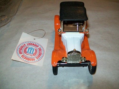 Ertl #9935 "University Of Tennessee #1 L.E." 18 Runabout Bank 1:25 Scale MIB - Picture 2 of 12