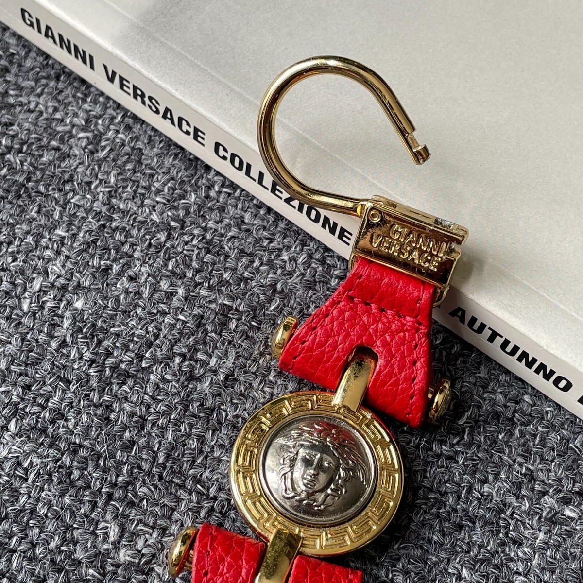 GIANNI VERSACE メデューサ金具ロゴ　ミニ　ハンドバッグ　レッド　赤 $_57.JPG?set_id=8800005007