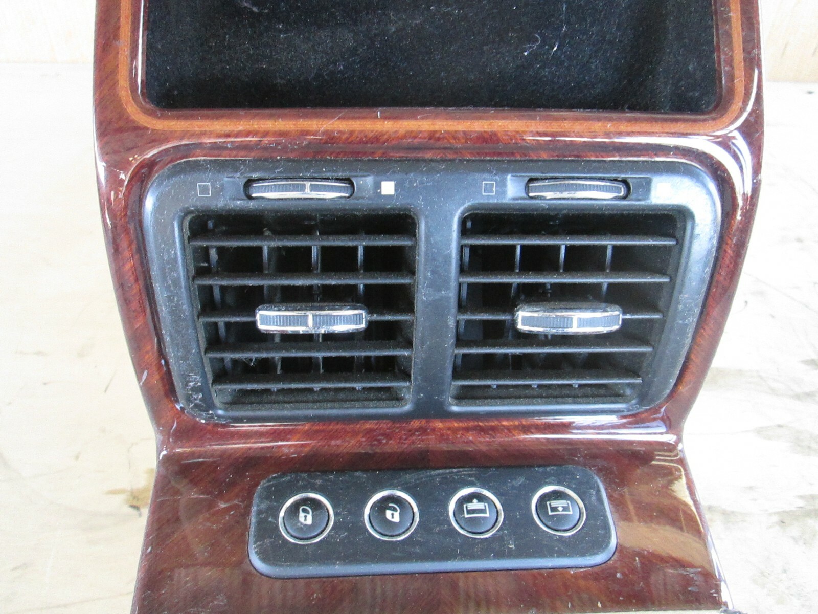 Maserati Quattroporte - Center Console , Arm Rest - Avorio 