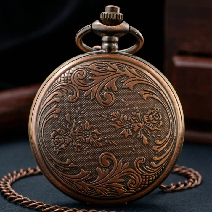 Reloj de Bolsillo Victoriano de Cuarzo Bronce con Acentos de Cristal Esmeralda y Transparente Foto 2 de 4