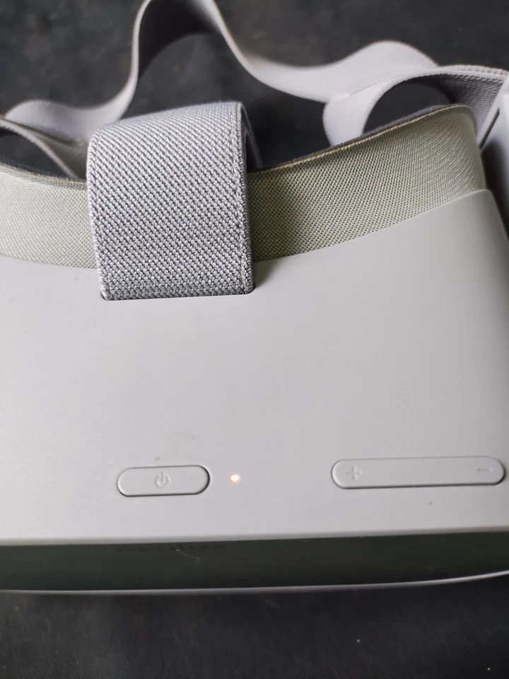 Oculus Go Virtual Reality Headset 32GB Gray (MH-A32) with Controller - Image 2 of 4