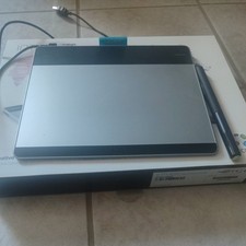 Wacom Intuos Manga CTH-480 Kreatives Stift - und Touchpad, Klein, mit Stift