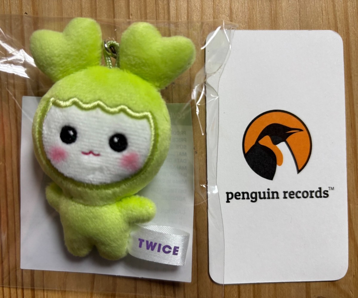 TWICE 10VE UNIVERSE 10th Anniversary POP-UP STORE MD LOVELY PLUSH