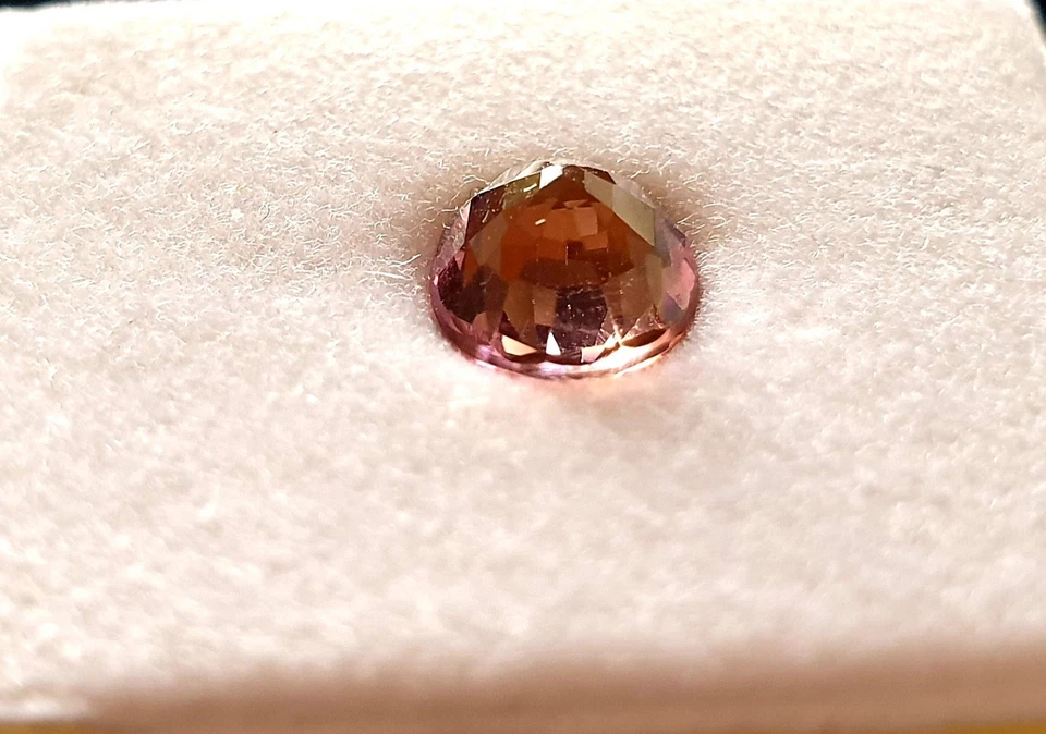 Rubellit 9x7mm Oval Facettiert 1,64ct. - Bild 2 von 4