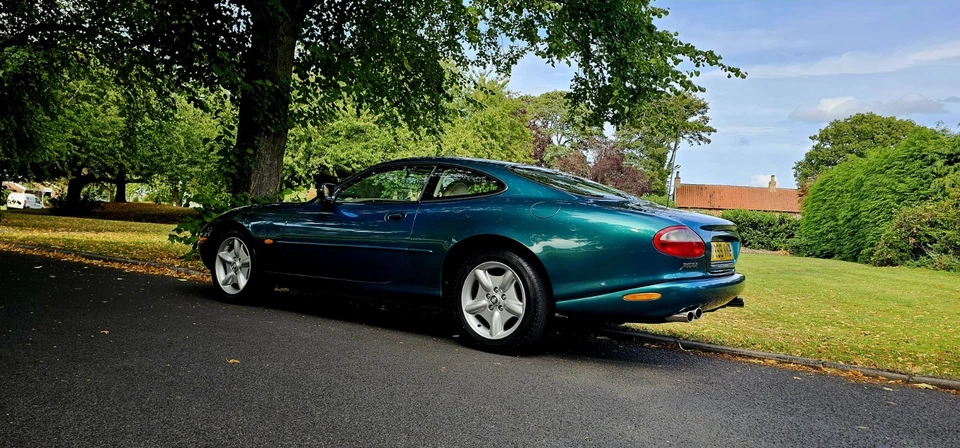 Jaguar XK8 4.0 v8 - Image 4 of 4