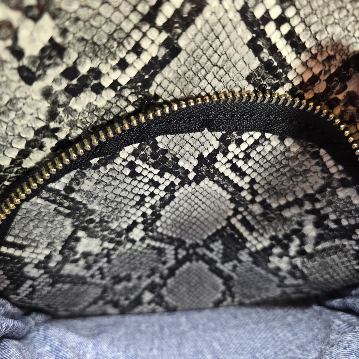 NWOT Urban Expressions Nichole Vegan Snake Print Gray  display picture 1