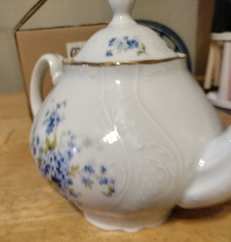 Bernadotte Forget Me Not Czech Fine Bone China teiera alta 7" - tutta nuova con scatola - Foto 10 di 19