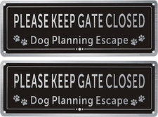 2 Pack Please Close the Gate Matal Sign - Dog Planning Escape Sign - Brushed Alu