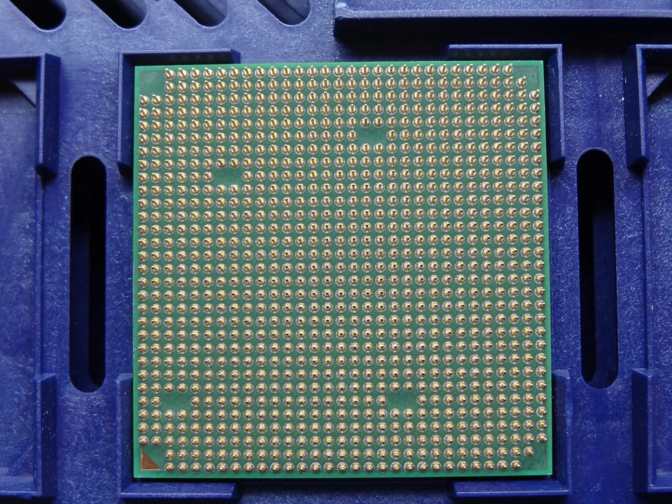 AMD Athlon 64 4000+ 2.4GHz Socket 939 (ADA4000DAA5BN) Processor #TQ1521 - Image 2 of 2