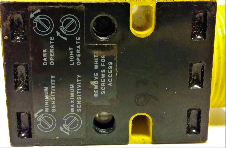 Banner Engineering 26575 / SM2A912LV Photoelectric Proximity Sensor - Image 4 of 4
