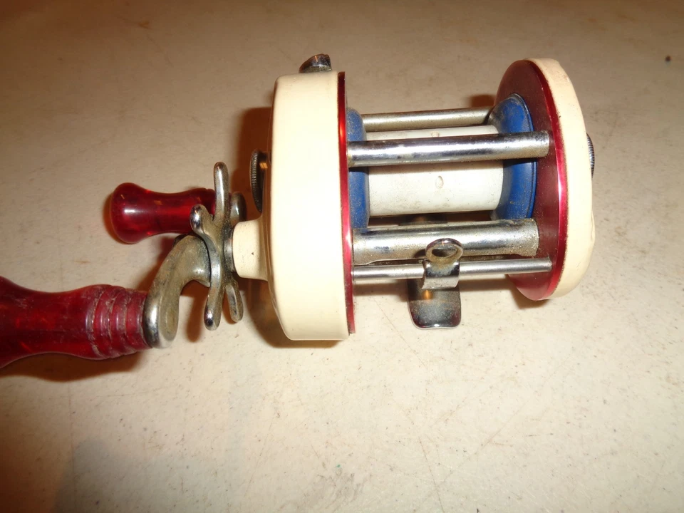 Carrete de pesca vintage Shakespeare 1975 Bicentenario Levelwind Baitcaster, diestro, EE. UU. Foto 4 de 4