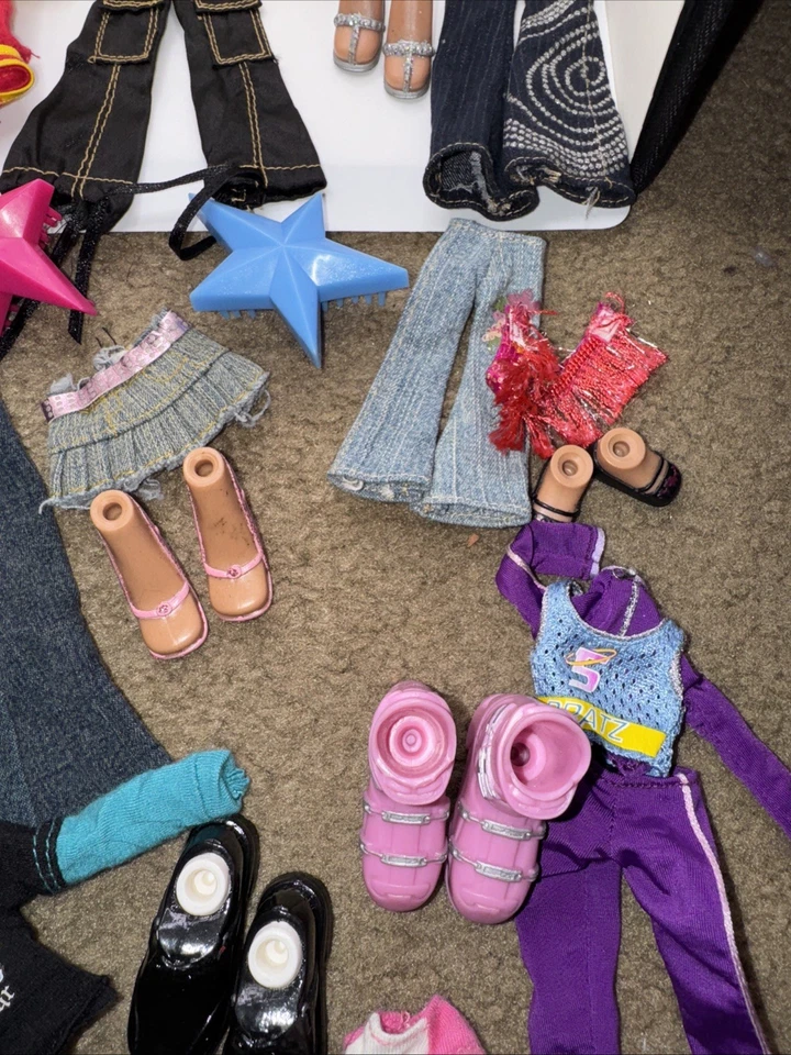 Bratz Vintage Doll with Clothing, Shoes, and Accessories 2008 - Image 3 of 4