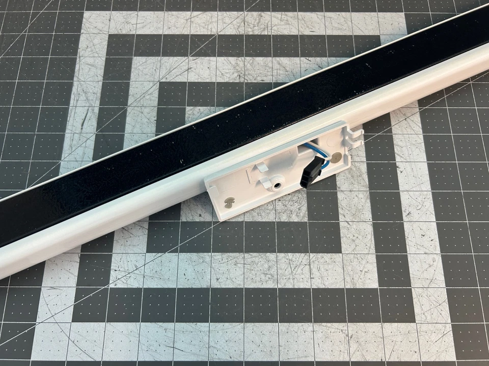 Parteluz puerta refrigerador Maytag P# WPW10151713 Foto 3 de 4