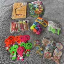  96 item kids party bag set - 16 x Charlie & Lola party bags & 80 toys/fillers