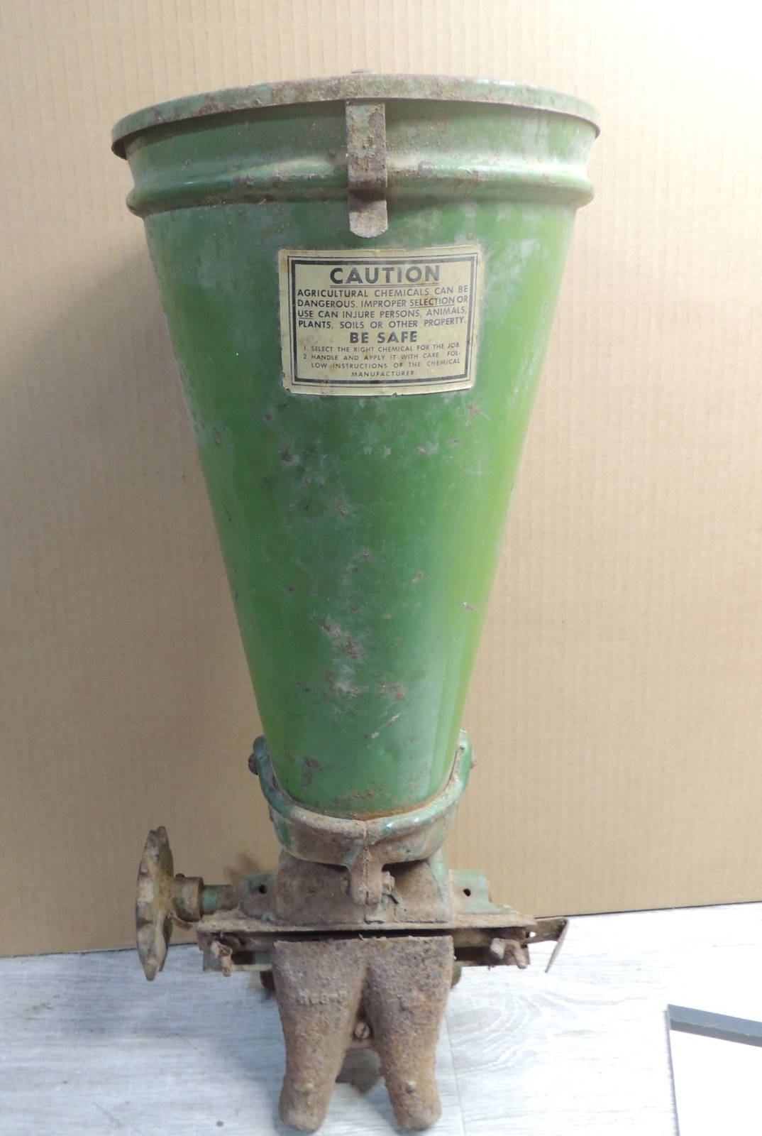 John Deere Fertilizer Pesticide Insecticide Applicator Unit Nice Shape, Rotates!