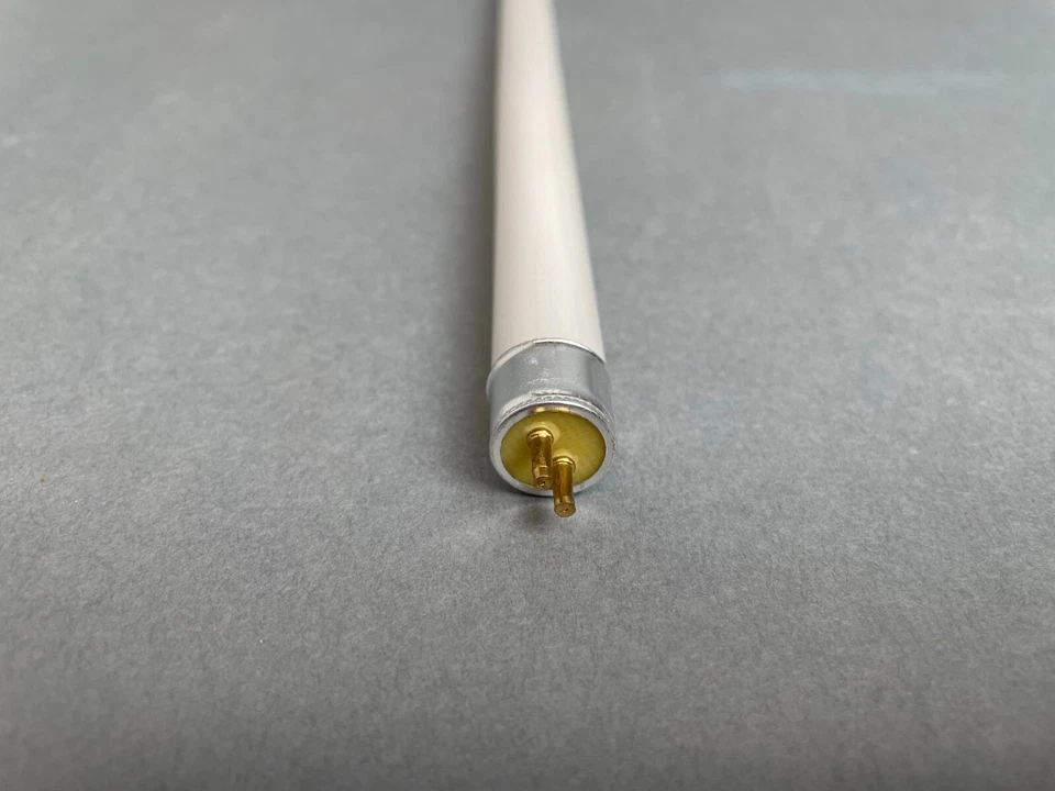 Maestrogen Transilluminator Replacement Bulbs 8 W 302 nm Total of 5 Bulbs - Image 2 of 4