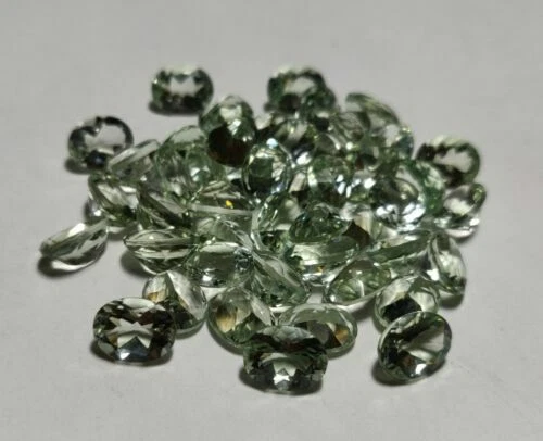 Gioielli e gemme di ametista verde