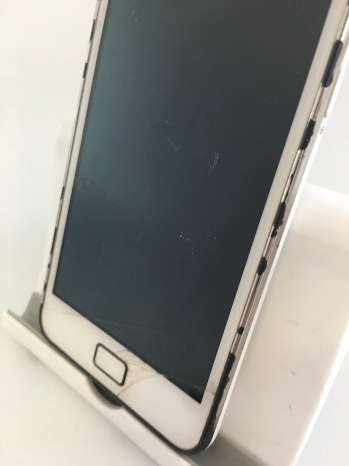 Samsung Galaxy S2 I9100 White Unlocked Android Smartphone Cracked Incomplete - Image 4 of 4
